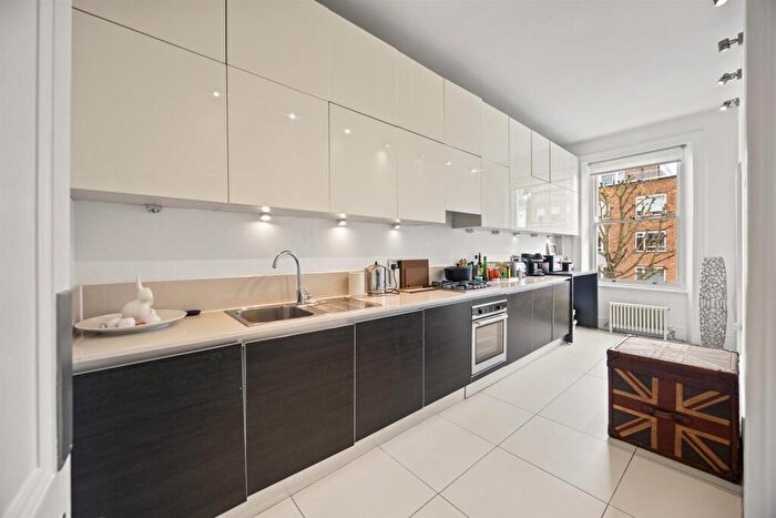 2 Bedroom Flat For Sale In Belsize Crescent, Belsize Park, NW3