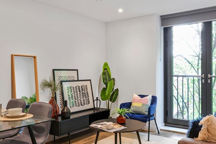 Flat To Rent In Castle Park View, Castle Street, Bristol, BS2