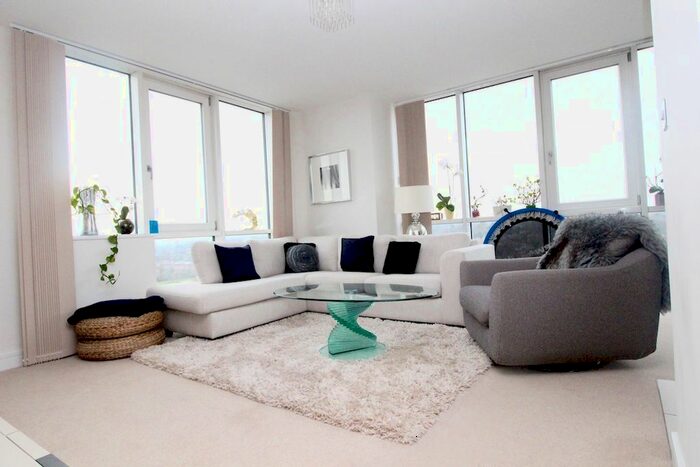 2 Bedroom Flat To Rent In K D Tower, Hemel Hempstead, Herts, HP1