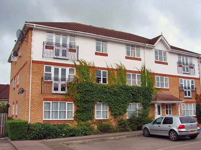 2 Bedroom Flat To Rent In Knaphill, Woking, GU21
