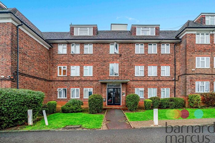 2 Bedroom Flat For Sale In Granville Place, High Road, London, N12