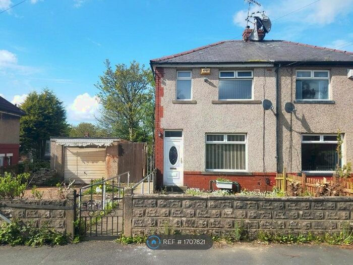 3 Bedroom Semi-Detached House To Rent In Woodale Avenue, Bradford, BD9