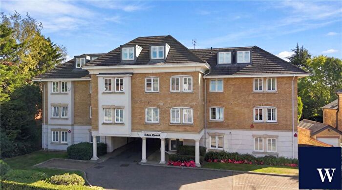 3 Bedroom Apartment For Sale In Hendon Lane, Finchley, London, N3