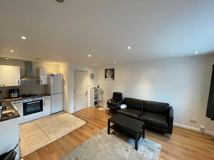 1 Bedroom Flat To Rent In Greenford Road, UB6