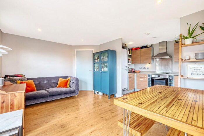 2 Bedroom Flat To Rent In Matilda Gardens, London, E3