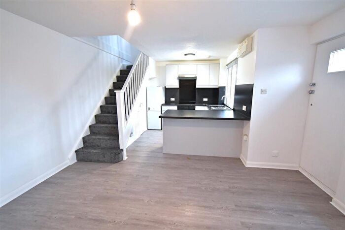 1 Bedroom Property To Rent In Drayton Close, Hounslow, TW4