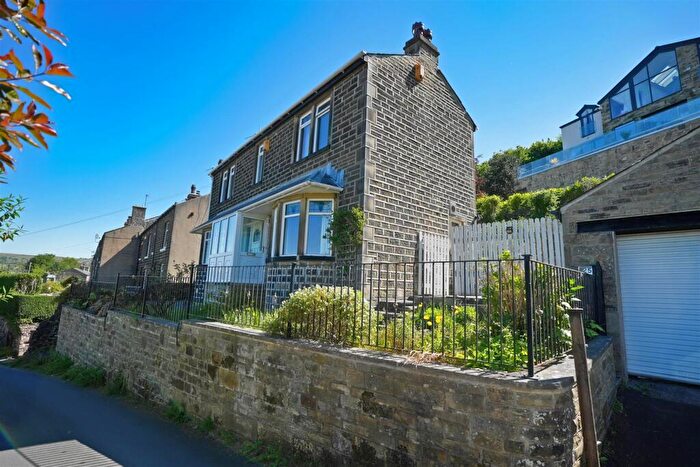 4 Bedroom Detached House For Sale In Woodside View, Greetland, Halifax, HX4