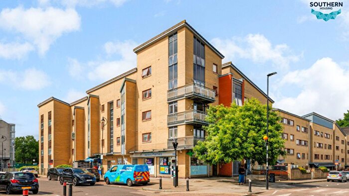 1 Bedroom Flat For Sale In Kenninghall Road, Hackney, London, London, E5