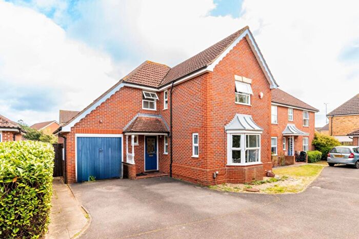 4 Bedroom Detached House For Sale In Moor Furlong, Cippenham Green, Slough, SL1