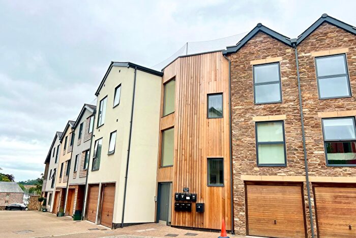 2 Bedroom Flat To Rent In Totnes, Devon, TQ9