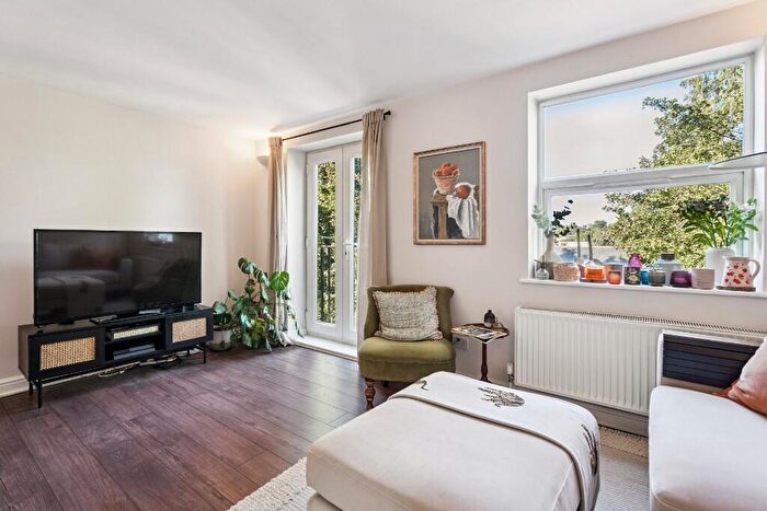 2 Bedroom Duplex For Sale In Alexandra Road, Hemel Hempstead, Hertfordshire, HP2