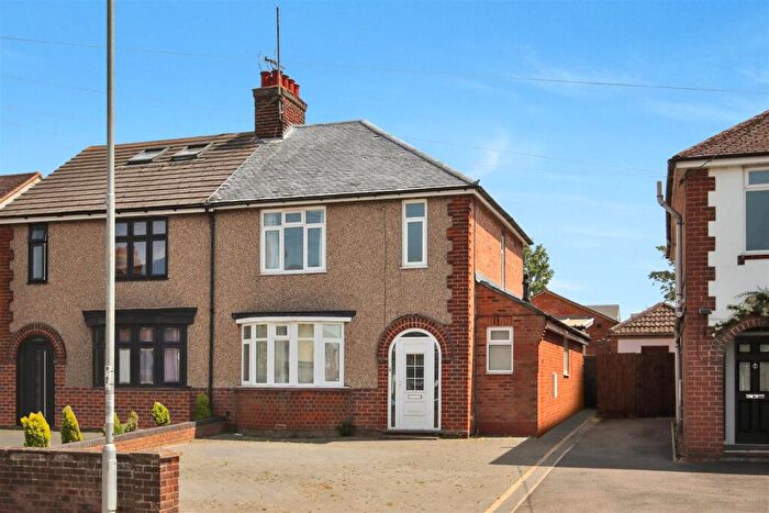 3 Bedroom Semi-Detached House For Sale In , Rushden Road, Wymington, NN10