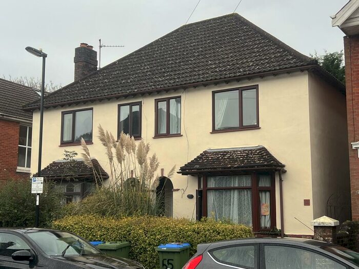 4 Bedroom House To Rent In Heatherdeane Road, SO17