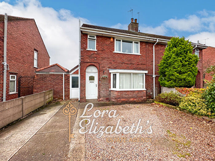 4 Bedroom Semi-Detached House For Sale In Warnadene Road, Sutton-in-ashfield, NG17