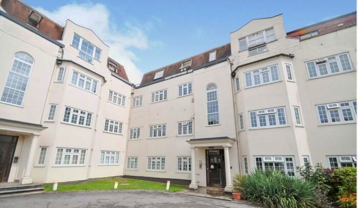 3 Bedroom Flat To Rent In Etchingham Park Road, London, N3