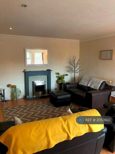 2 Bedroom Flat To Rent In King Street, Dukinfield, SK16
