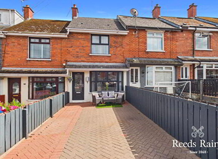 3 Bedroom Mid Terraced House For Sale In Brompton Park, Belfast, BT14