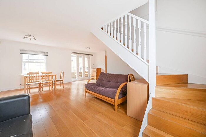 3 Bedroom Flat To Rent In Ensign Street, Tower Hill, London, E1