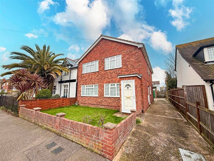 2 Bedroom Maisonette For Sale In Chapman Road, East Clacton, Essex, CO15