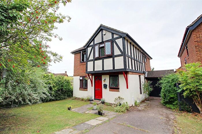 5 Bedroom Detached House For Sale In Crewe Curve, Berkhamsted, HP4