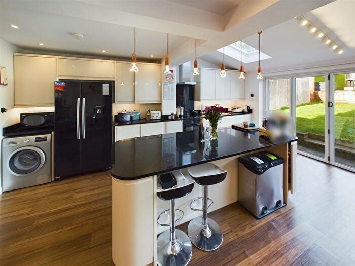 5 Bedroom Semi-Detached House For Sale In St. Andrews Road, Coulsdon, CR5