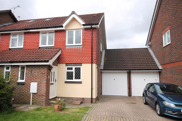 3 Bedroom End Of Terrace House To Rent In Shottermill, Bartholomew Way, Horsham, RH12