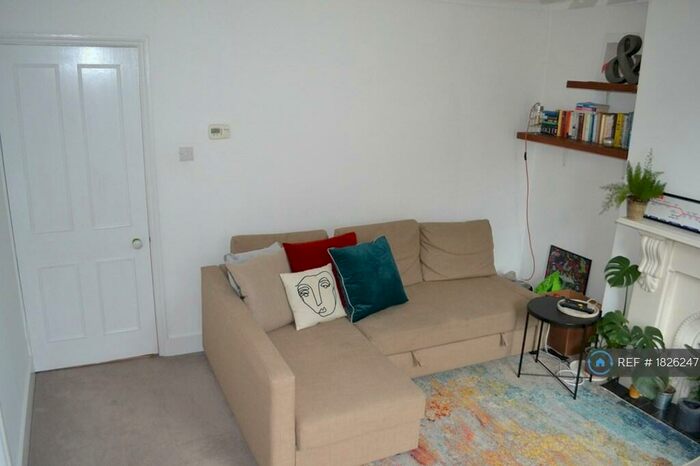 2 Bedroom Flat To Rent In Victoria Road, London, N4