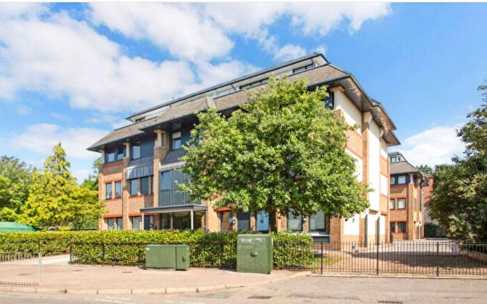 1 Bedroom Flat For Sale In Aldenham Road, Bushey, WD23