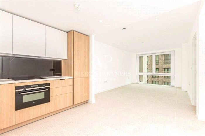 1 Bedroom Apartment To Rent In Cendal Crescent, The Silk District, London, E1