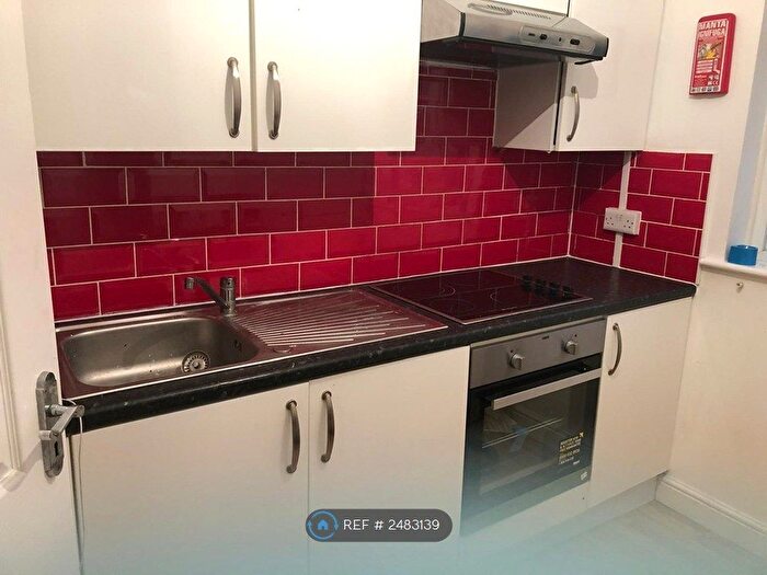 3 Bedroom Flat To Rent In Fernside Avenue, London, NW7