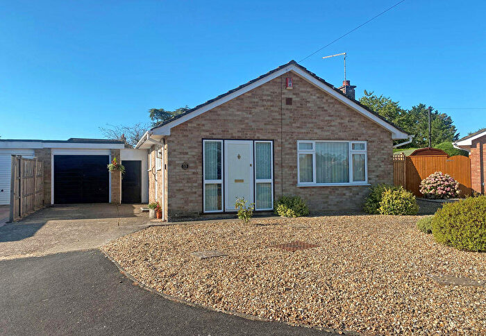 3 Bedroom Bungalow For Sale In Merton Close, Fordingbridge, SP6