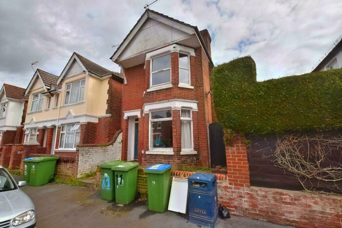 4 Bedroom House To Rent In Harborough Road, Southampton, SO15