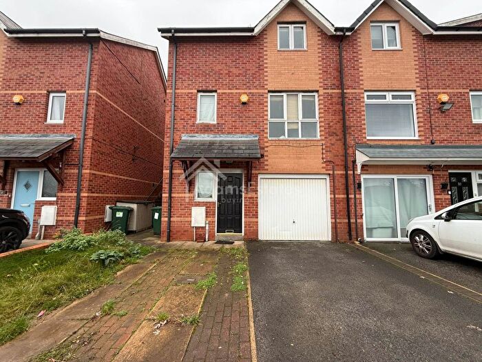 3 Bedroom Town House To Rent In Honey Suckle Drive, Dewsbury, WF12