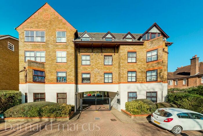 2 Bedroom Flat To Rent In Surbiton Hill Park, Surbiton, KT5