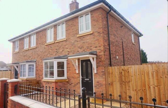 3 Bedroom Semi-Detached House To Rent In Chanterlands Avenue, Hull, HU5