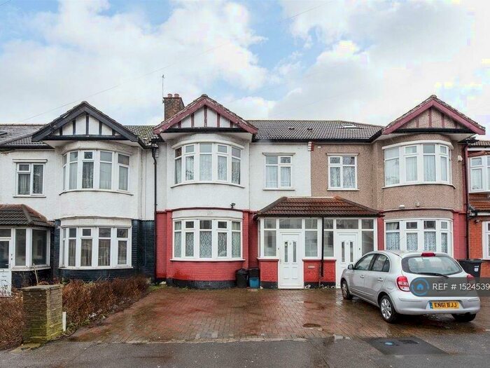 4 Bedroom Terraced House To Rent In Ridgeway Garden, London, IG4