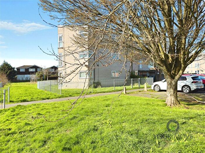 1 Bedroom Flat For Sale In Willingdon Trees, Eastbourne, East Sussex, BN22