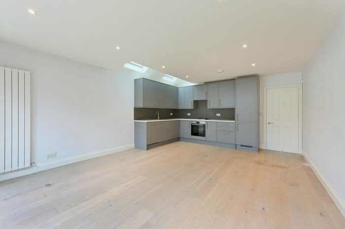2 Bedroom Flat To Rent In Bendemeer Road, London, SW15