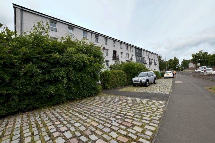 3 Bedroom Flat To Rent In Clippens Road, Linwood, PA3