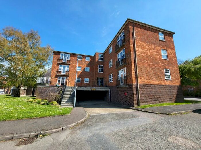 2 Bedroom Flat To Rent In Batterdale, Hatfield, Old Hatfield, AL9