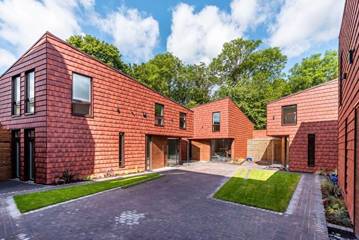 3 Bedroom Mews To Rent In Beadnell Road London, SE23