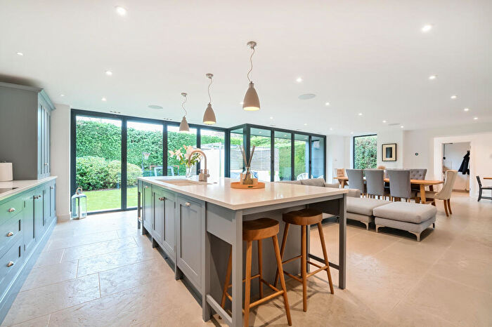 4 Bedroom Detached House For Sale In Orchard Close, Blackwater, GU17