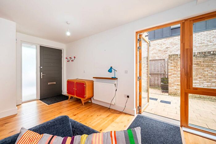 1 Bedroom Terraced House To Rent In Balls Pond Road, De Beauvoir Town, London, N1