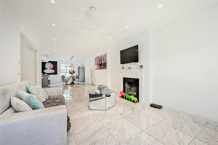 3 Bedroom Flat To Rent In Queens Gate, South Kensington, SW7