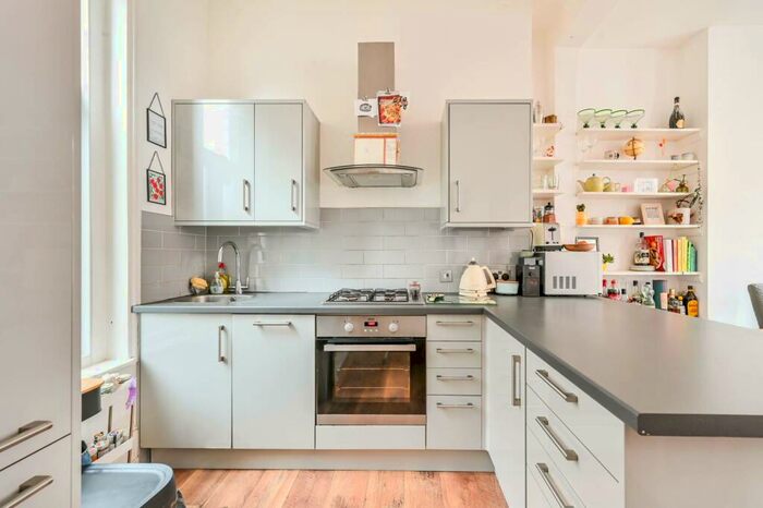 3 Bedroom Flat To Rent In Hildreth Street, Balham, London, SW12