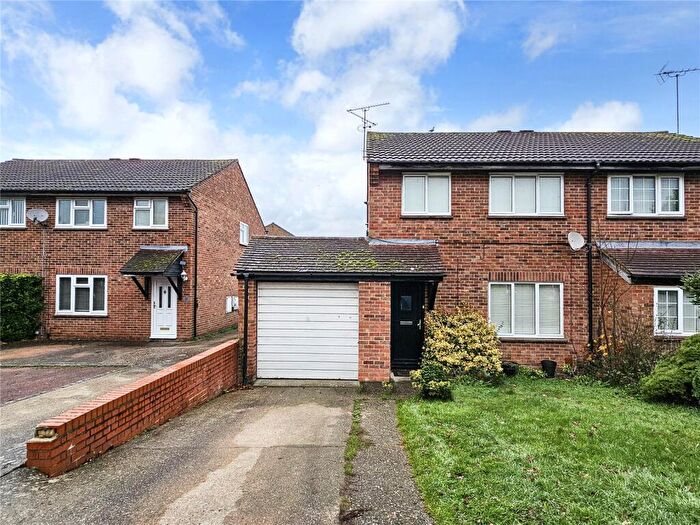 3 Bedroom Semi-Detached House For Sale In Devonshire Gardens, Tilehurst, Reading, RG31