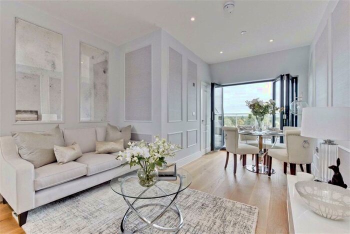 2 Bedroom Flat To Rent In Lavender Park Road, West Byfleet, KT14