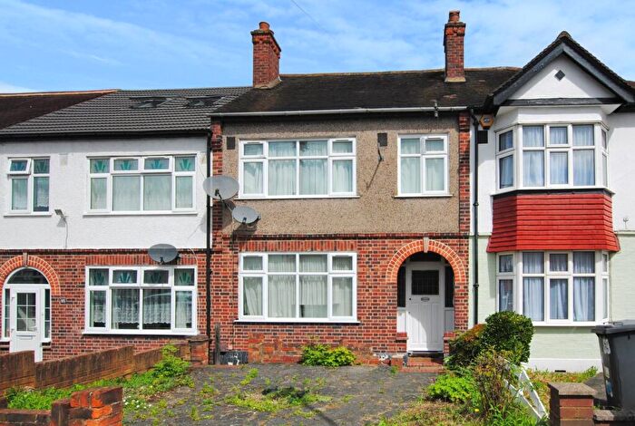 3 Bedroom Terraced House For Sale In Penderry Rise, Catford, London, SE6