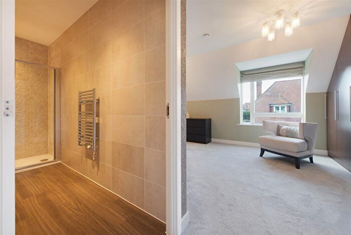 5 Bedroom Semi-Detached House For Sale In Drummer Stagpole Mews, London, NW7