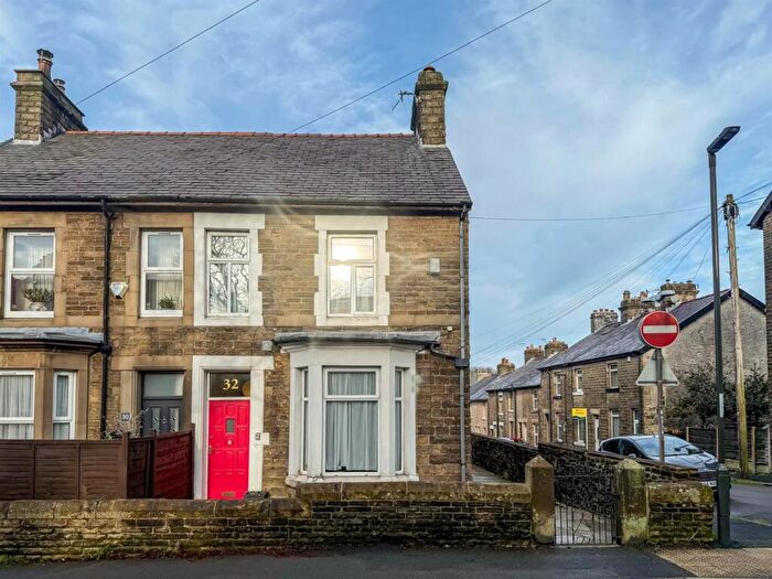 3 Bedroom Semi Detached House For Sale In Buxton, Derbyshire, SK17